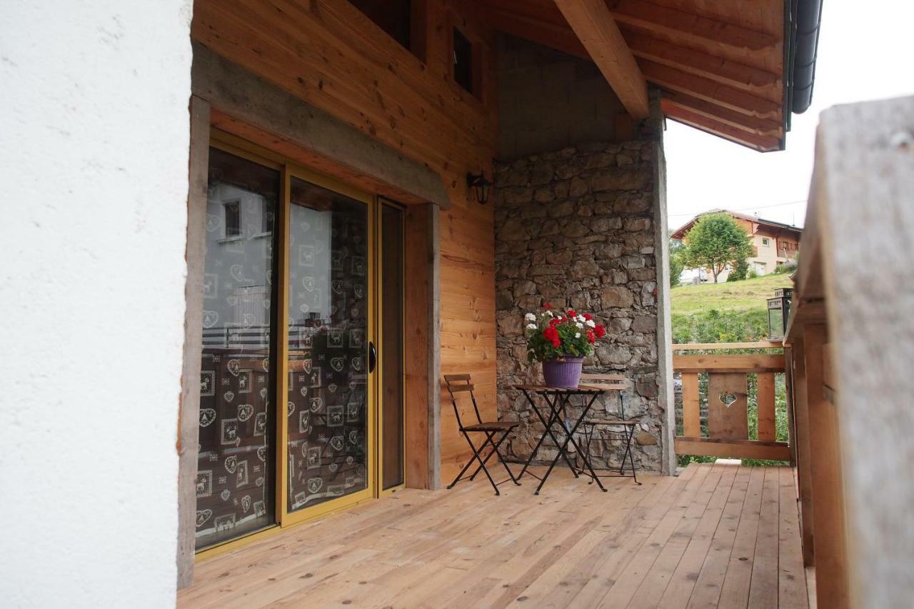 Thollon-les-Memises Chez Julie Bed & Breakfast エクステリア 写真